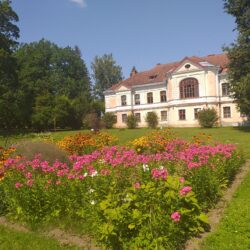 Karstna manor